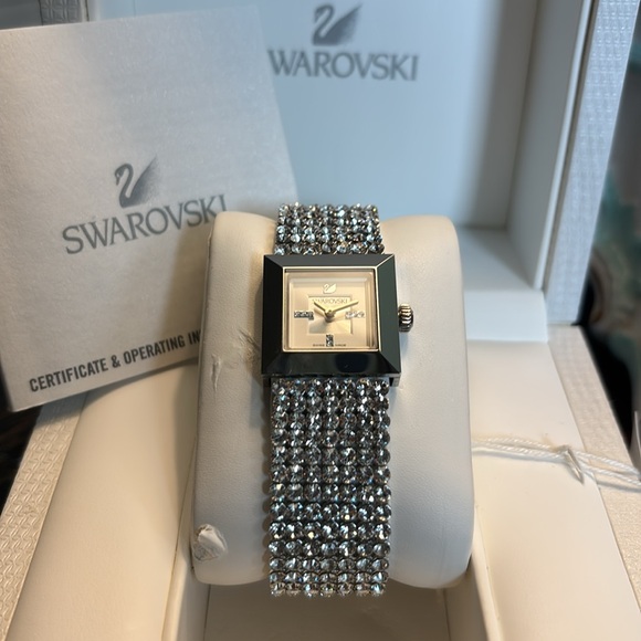 NEW Authentic Swiss Made Swarovski All Around Crystal Watch. Classic Time piece. - Picture 7 of 15